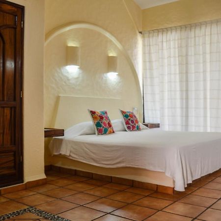 Casa Celeste Hotel Zihuatanejo Exterior photo